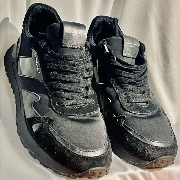 NWOT| MICHAEL KORS TRAINER MILES SUEDE AND SCUBA | BLK - Picture 12 of 13